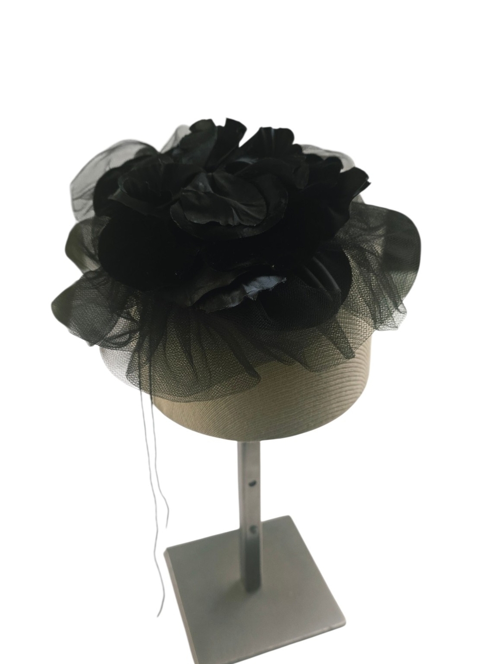 Vintage Betmar Black Floral Fascinator Hat Tulle Made in USA - Picture 2 of 8